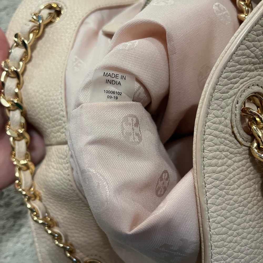Tory Burch Light Blush Pebbled Leather Shoulder Tote with Gold Chain Handles - Picture 15 of 16
